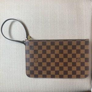 NWT✨ Louis Vuitton Neverfull Pochette / Pouch